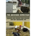 The Backyard Homestead: Growing and Feeding Your Chickens and Best Beekeeping Tips: (Backyard Chickens, Natural Beekeeping, Beekeeping Equipment)